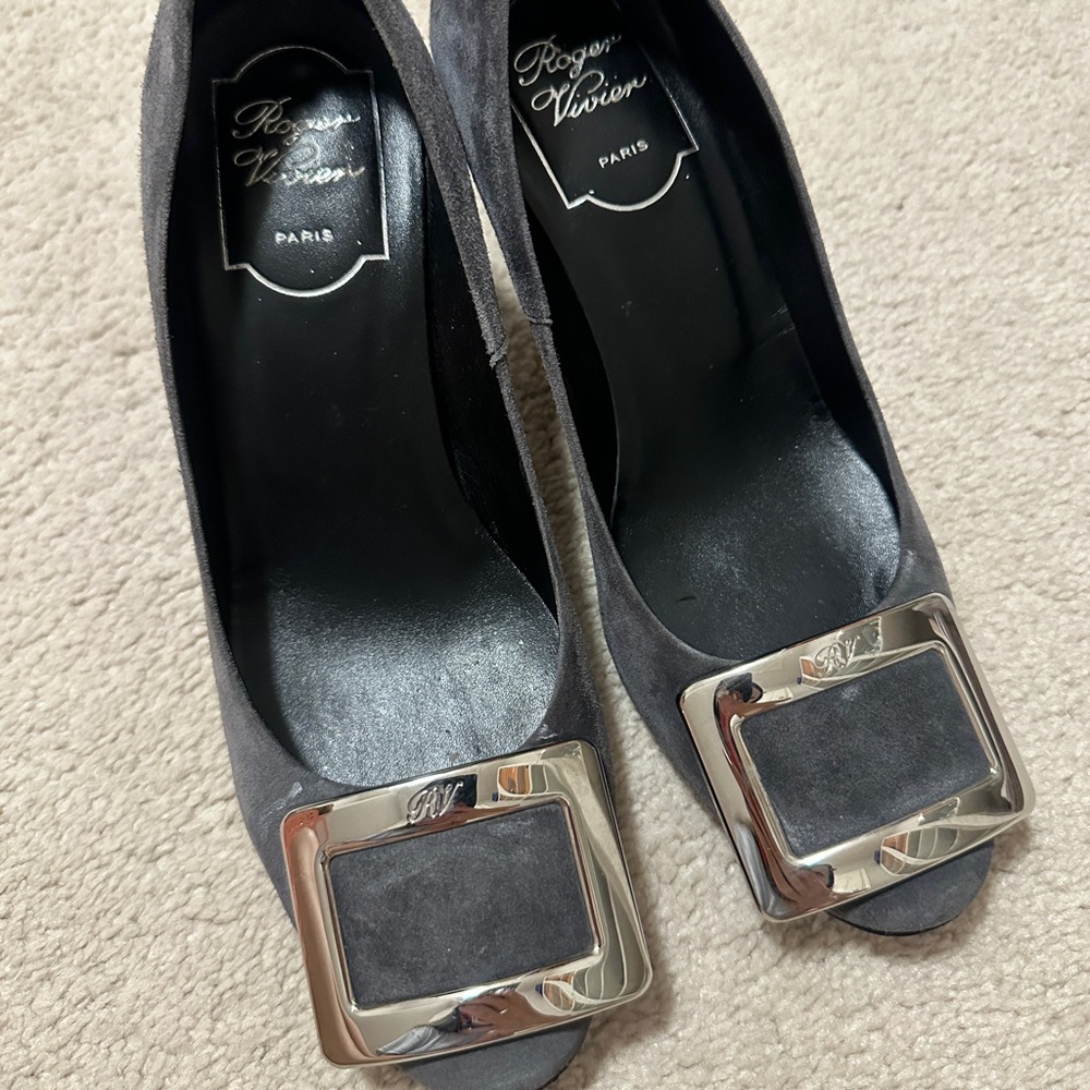 Roger Vivier Grey Suede Heels，Size 5